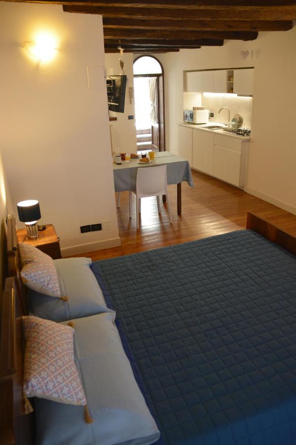 Appartement Accogliente Locale Con Terrazzo In Centro Storico à Vittorio Veneto Extérieur photo